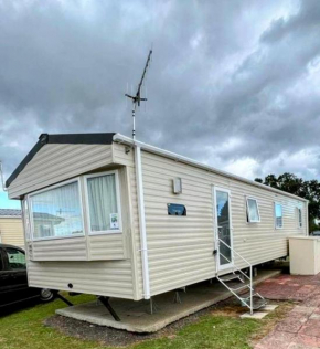 8 berth caravan,pet friendly.